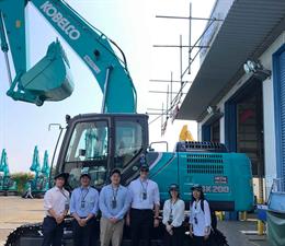 Kobelco factory group picture